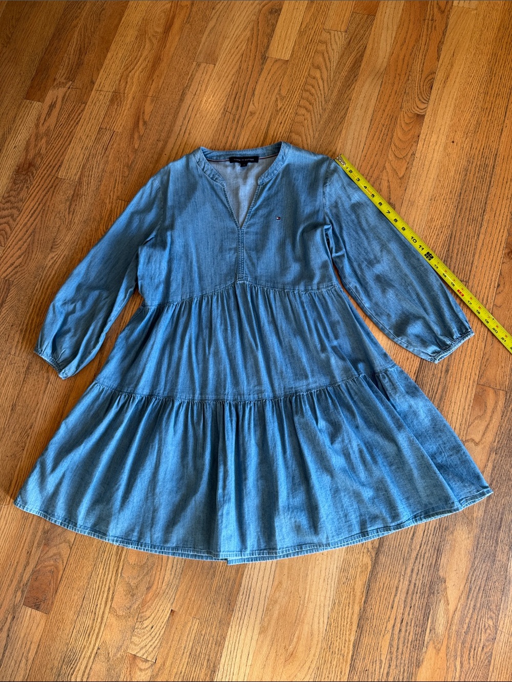 Tommy Hilfiger Light Blue Denim Long Sleeve Tiered Dress Size: Medium A375 - Picture 4 of 7